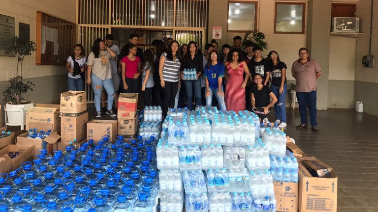 Alunos do Urubupungá e ETEC arrecadam milhares de garrafas de água para o litoral norte