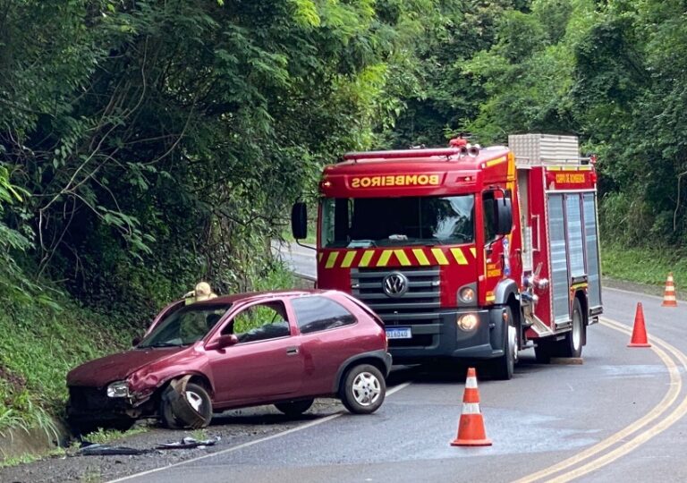 Capotamento na Rodovia do Milho deixa homem ferido