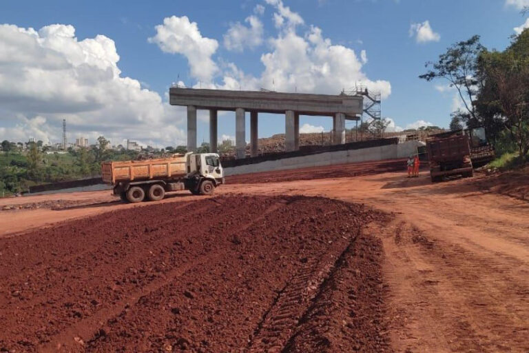 Paralisação de caminhoneiros da obra do Contorno de Jandaia