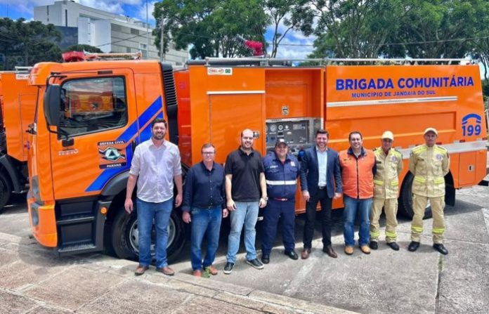 Defesa Civil de Jandaia recebe caminhão de combate a incêndio