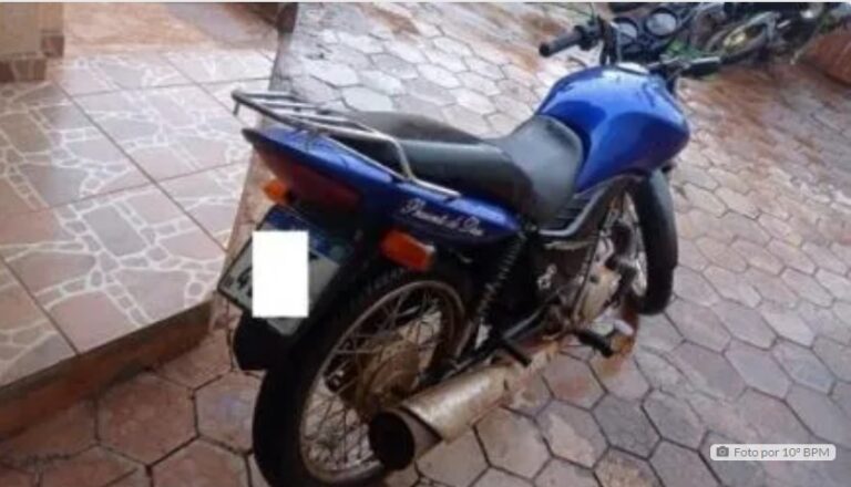 Homem é preso após pilotar moto bêbado e colocar população em risco