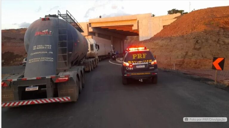 PRF libera trecho do Contorno de Jandaia interditado por grevistas