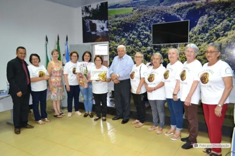 Câmara de Vereadores de Faxinal faz sessão de homenagens