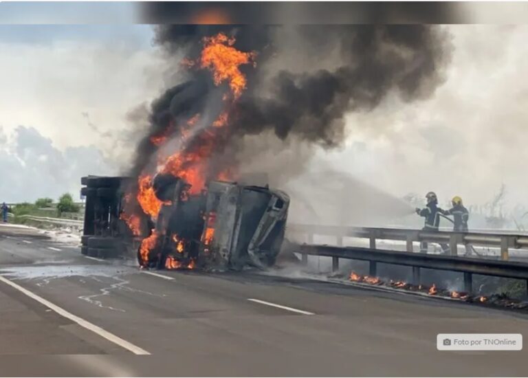 Motorista morre após carreta tombar e pegar fogo em Apucarana