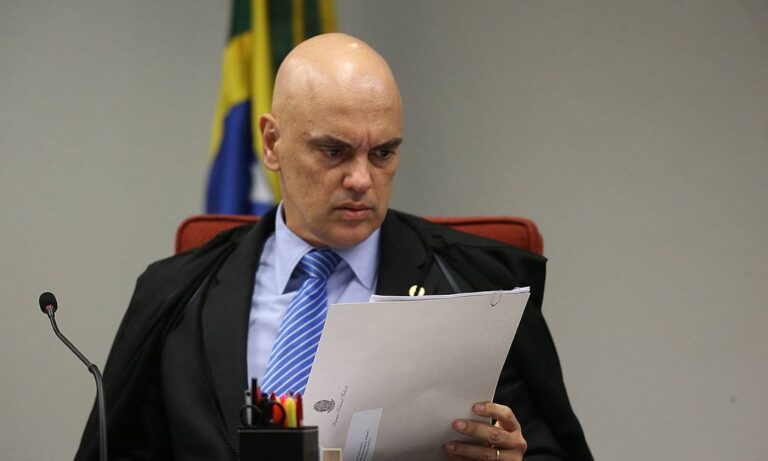 Hacker invade perfil da Câmara e chama Alexandre de Moraes de ditador