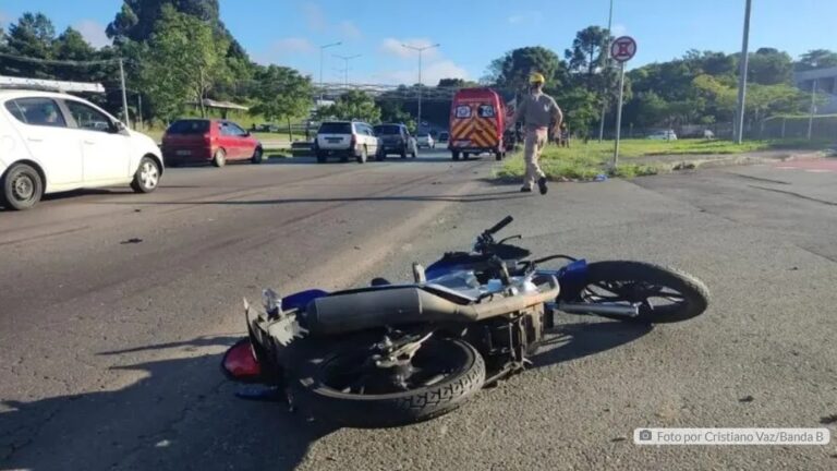 Motociclista morre ao ter cabeça esmagada por carreta no Paraná