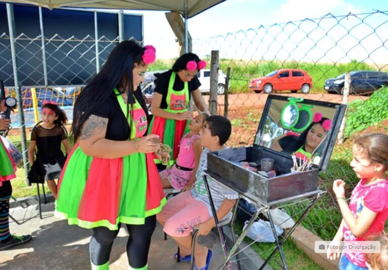 Faxinal entrega obras de praça e campo de futebol na Vila Imperatriz