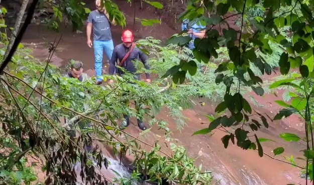 Três jovens morrem após cabeça d’água atingir cachoeira em Paranavaí