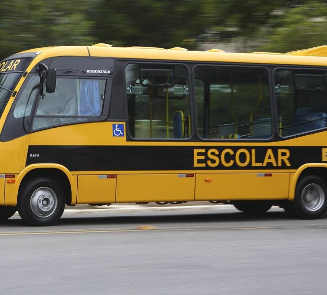 Criança de 3 anos morre atropelada por ônibus escolar em Sabáudia