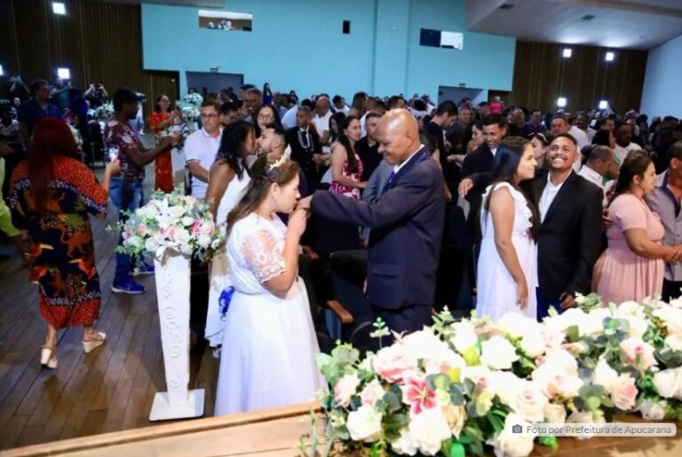 Casamento coletivo celebra a união de 107 casais em Apucarana