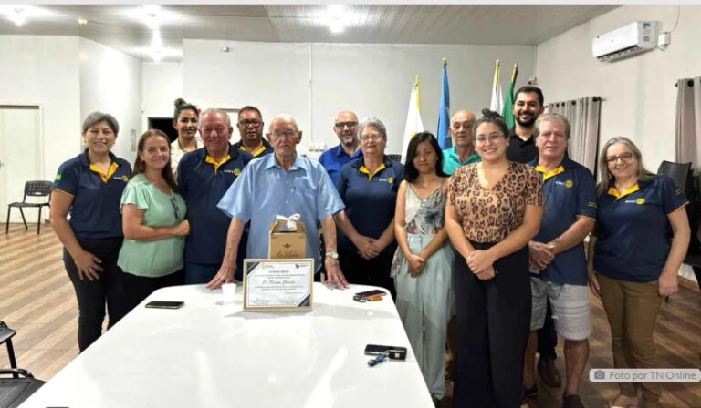 Padre Romano Gnesotto recebe homenagem do Rotary Club de Jardim Alegre