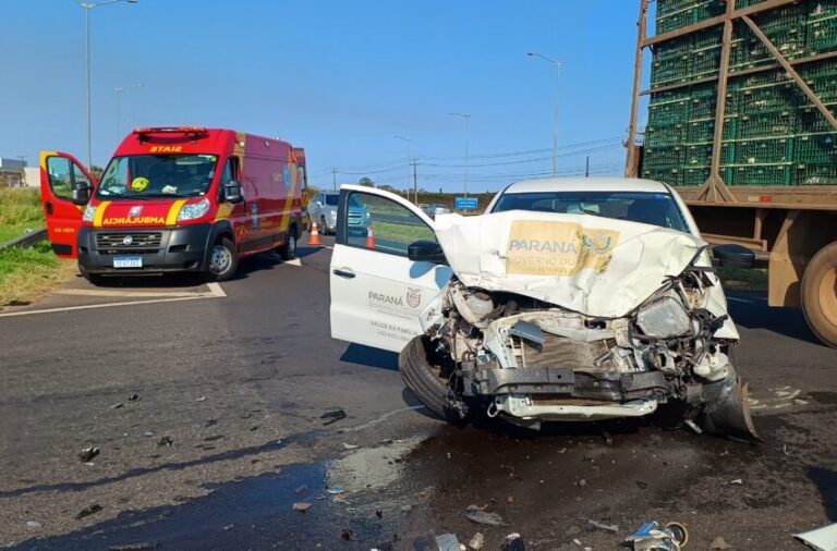 Carro da saúde de Arapongas fica destruído após acidente na BR-369