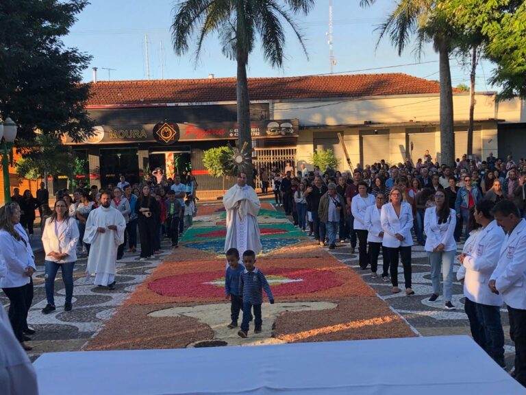 Marumbi celebra Corpus Christi com fé e devoção em procissão