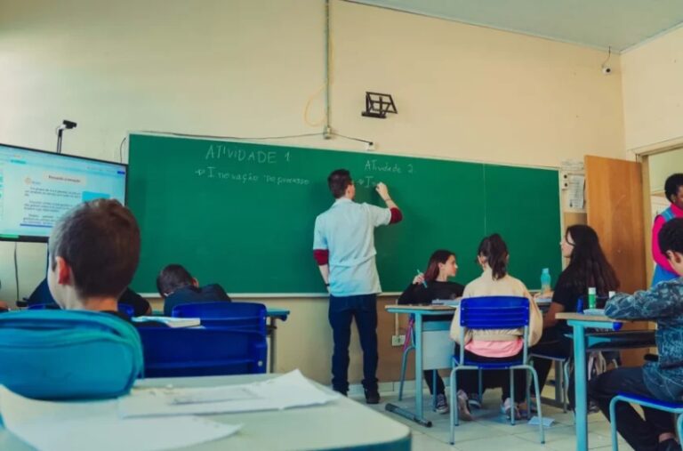 Paraná: 93% dos professores da rede estão trabalhando nas escolas