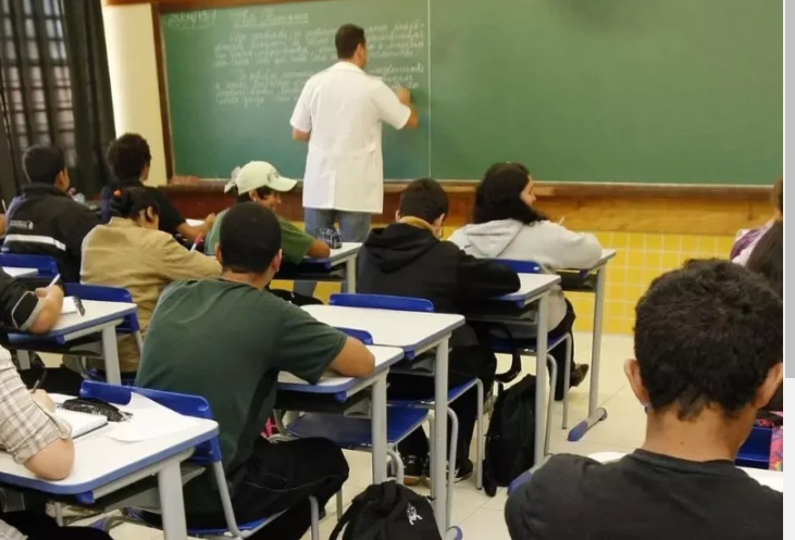 Professores da rede estadual decidem pelo fim da greve no Paraná