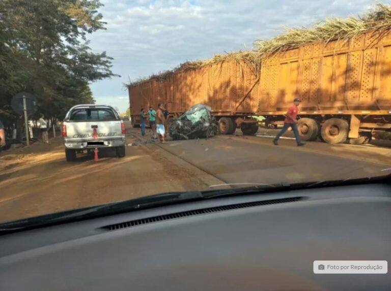 Carro fica destruído e motorista morre após acidente em Jandaia do Sul