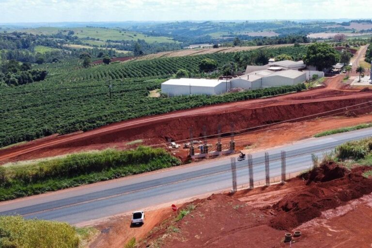 Construção de viadutos na PR-444 altera trânsito neste final de semana