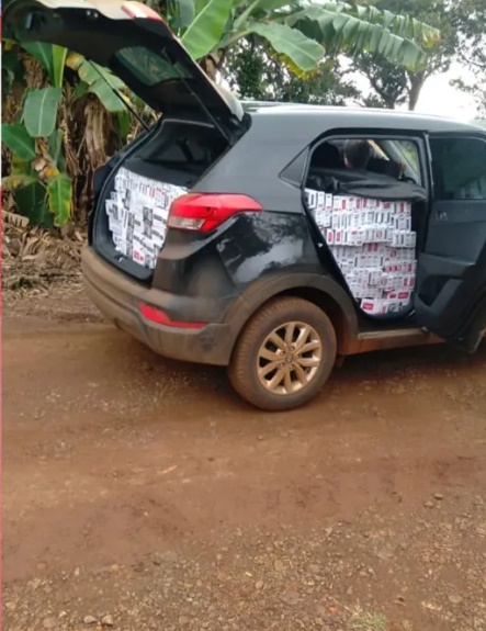 Motorista foge da PF e abandona carro com cigarros contrabandeados