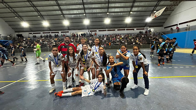 ESPORTE – Equipes do Futsal Feminino Sub-15 e 17, foram campeãs em Marumbi