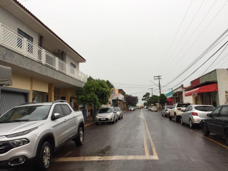 Dupla armada realiza assalto em loja no centro de Marumbi